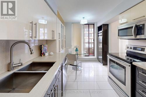 Ph208 - 81 Townsgate Drive, Vaughan, ON - Indoor Photo Showing Kitchen With Double Sink