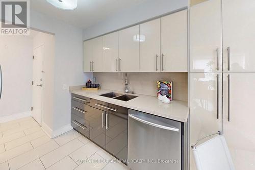 Ph208 - 81 Townsgate Drive, Vaughan, ON - Indoor Photo Showing Kitchen With Double Sink