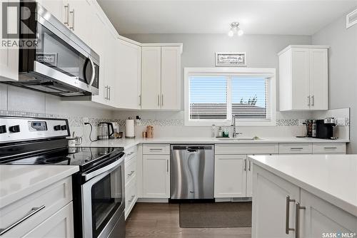 4031 Centennial Drive, Saskatoon, SK - Indoor Photo Showing Kitchen