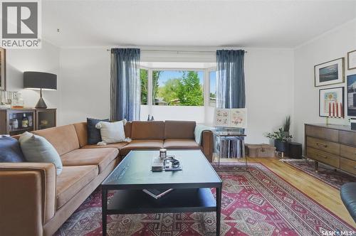 52 Potter Crescent, Saskatoon, SK - Indoor Photo Showing Living Room