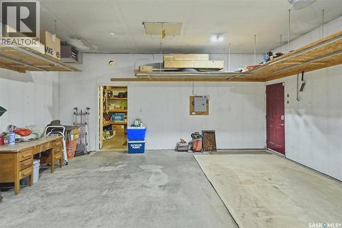 52 Potter Crescent, Saskatoon, SK - Indoor Photo Showing Garage