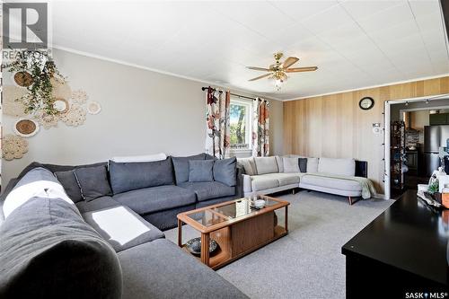 780 Railway Avenue, Elbow, SK - Indoor Photo Showing Living Room