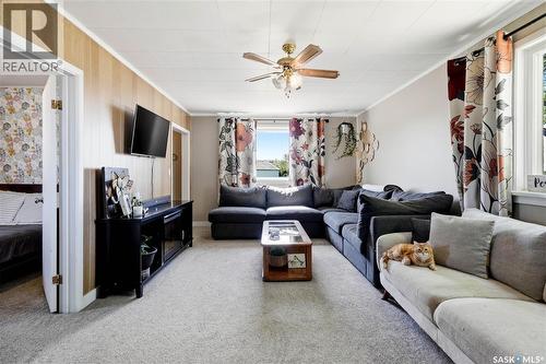 780 Railway Avenue, Elbow, SK - Indoor Photo Showing Living Room