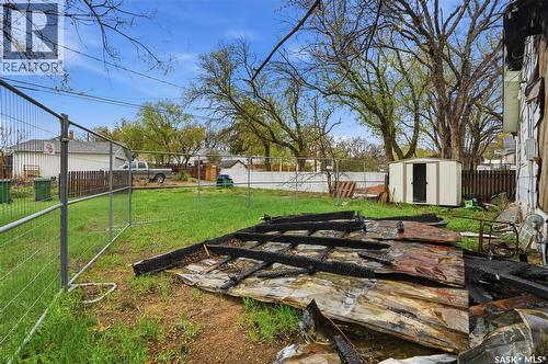 844 6Th Avenue Nw, Moose Jaw, SK - Outdoor With Backyard