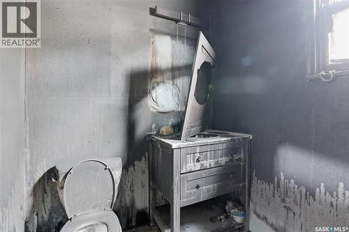 844 6Th Avenue Nw, Moose Jaw, SK - Indoor Photo Showing Laundry Room