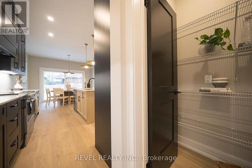 Lot 17 Augustus Street, Brant, ON - Indoor Photo Showing Kitchen With Upgraded Kitchen