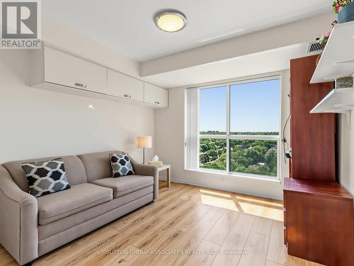1706 - 23 Lorraine Drive, Toronto, ON - Indoor Photo Showing Living Room