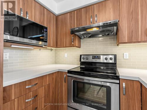 1706 - 23 Lorraine Drive, Toronto, ON - Indoor Photo Showing Kitchen