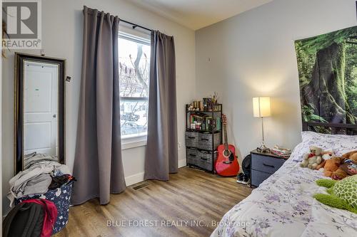 17 Mcdonald Avenue, London North (North K), ON - Indoor Photo Showing Bedroom