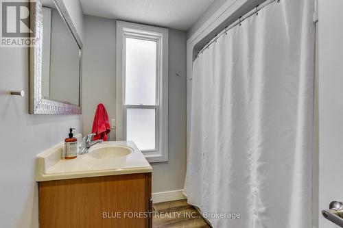 17 Mcdonald Avenue, London North (North K), ON - Indoor Photo Showing Bathroom