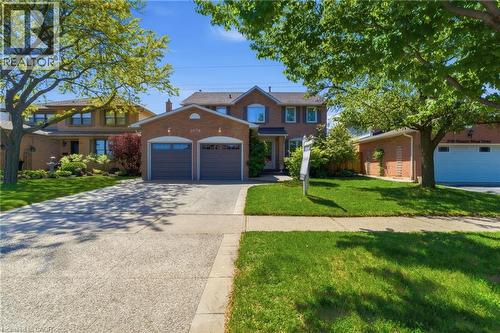 2078 HUNTERS WOOD Drive  Burlington, ON L7M 2T2
