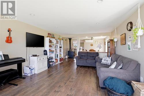 540 Smith Rd, Desbarats, ON - Indoor Photo Showing Living Room