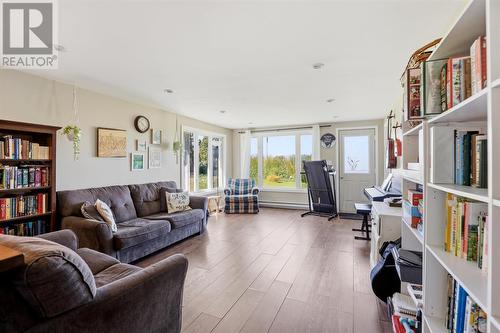 540 Smith Rd, Desbarats, ON - Indoor Photo Showing Living Room