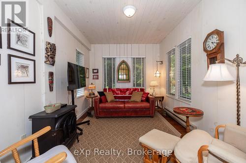127 Paisley Drive, Chatsworth, ON - Indoor Photo Showing Living Room