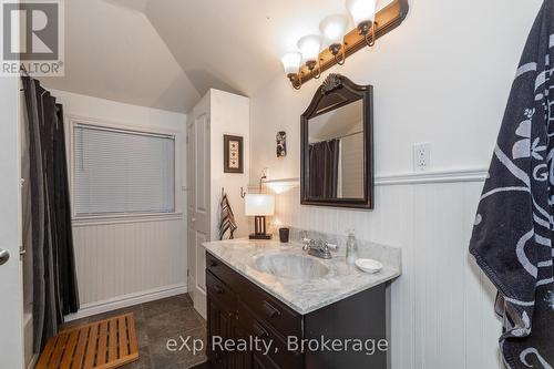 127 Paisley Drive, Chatsworth, ON - Indoor Photo Showing Bathroom