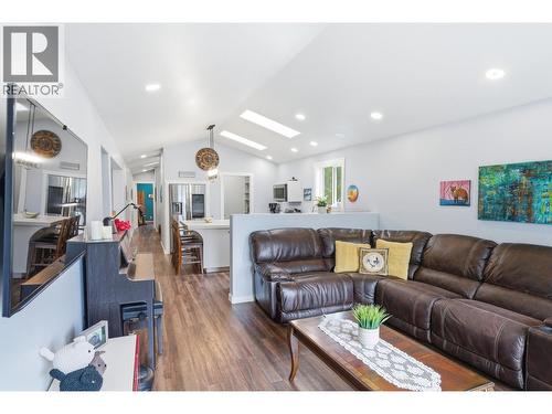 2102 Quartz Road, Quesnel, BC - Indoor Photo Showing Living Room