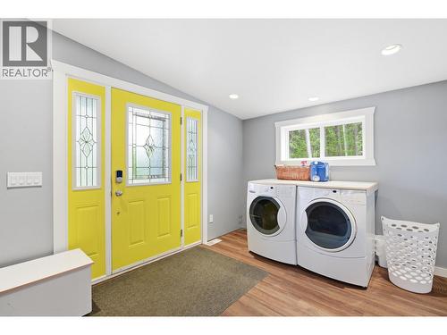 2102 Quartz Road, Quesnel, BC - Indoor Photo Showing Laundry Room