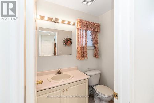 206 Bay Street N, Hamilton, ON - Indoor Photo Showing Bathroom