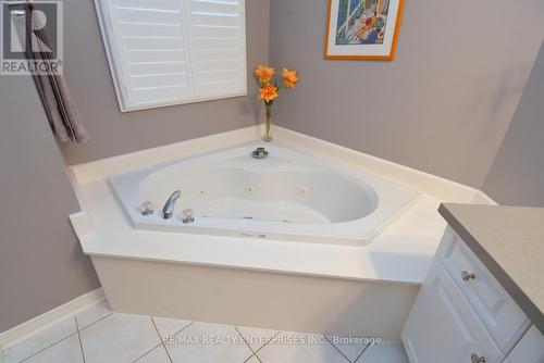 2158 Country Club Drive, Burlington, ON - Indoor Photo Showing Bathroom