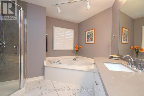 2158 Country Club Drive, Burlington, ON - Indoor Photo Showing Bathroom