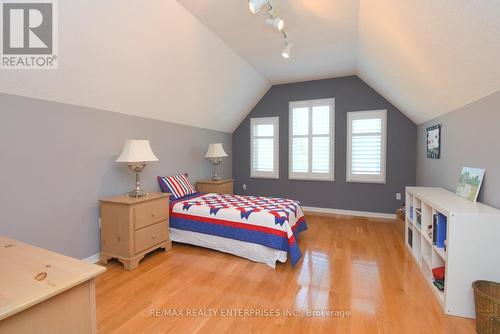 2158 Country Club Drive, Burlington, ON - Indoor Photo Showing Bedroom