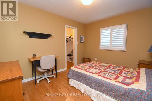 2158 Country Club Drive, Burlington, ON - Indoor Photo Showing Bedroom