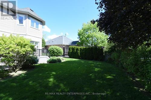 2158 Country Club Drive, Burlington, ON - Outdoor