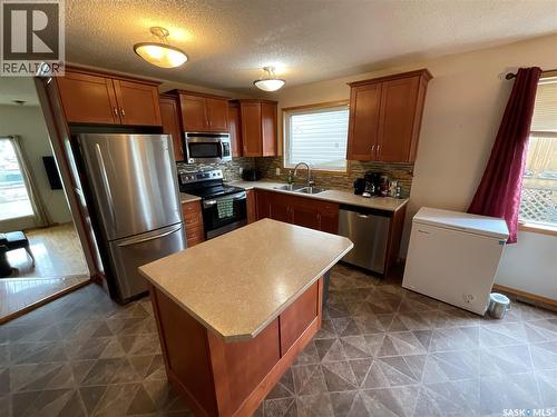 207 7Th Street S, Wakaw, SK - Indoor Photo Showing Kitchen With Double Sink