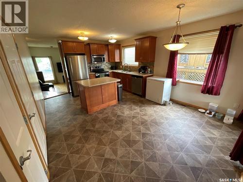 207 7Th Street S, Wakaw, SK - Indoor Photo Showing Kitchen