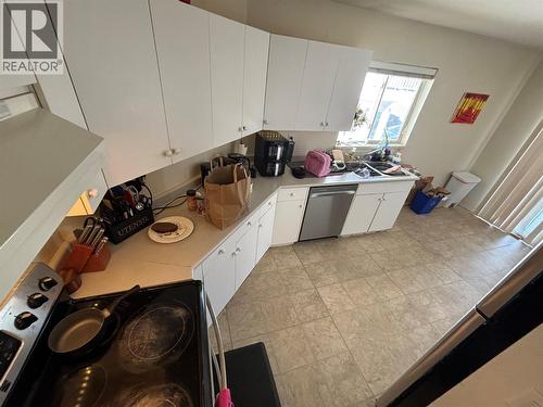 741 Dunrobin Drive, Kamloops, BC - Indoor Photo Showing Kitchen