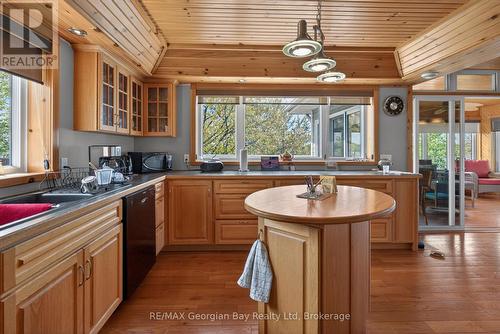 185 Picnic Island Road, Georgian Bay (Baxter), ON - Indoor Photo Showing Kitchen