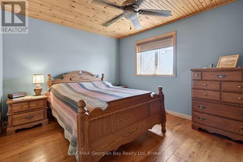 185 Picnic Island Road, Georgian Bay (Baxter), ON - Indoor Photo Showing Bedroom