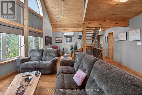 185 Picnic Island Road, Georgian Bay (Baxter), ON - Indoor Photo Showing Living Room