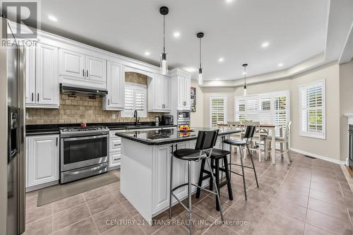 3865 Brinwood Gate, Mississauga, ON - Indoor Photo Showing Kitchen With Upgraded Kitchen