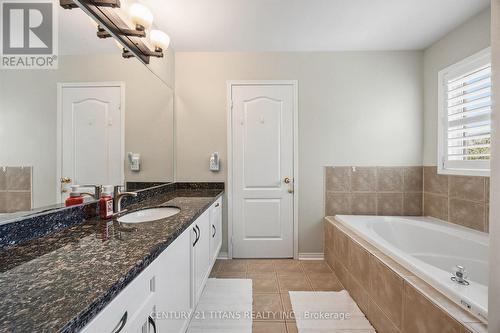 3865 Brinwood Gate, Mississauga, ON - Indoor Photo Showing Bathroom