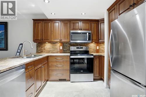 2231 Mcintyre Street, Regina, SK - Indoor Photo Showing Kitchen With Double Sink With Upgraded Kitchen