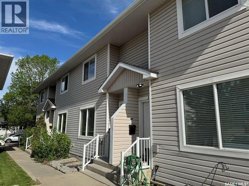 2 802 K Avenue N, Saskatoon, SK - Outdoor
