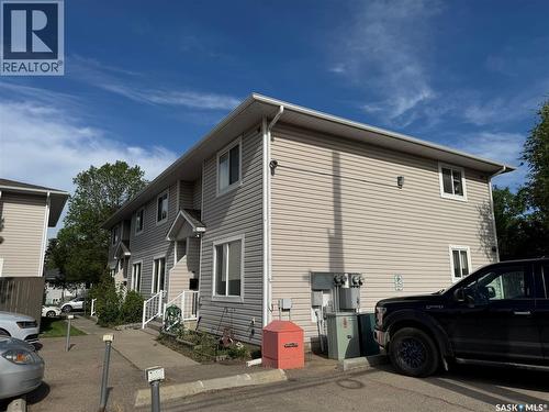 2 802 K Avenue N, Saskatoon, SK - Outdoor