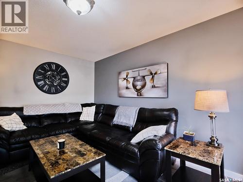 302 7Th Street E, Rosetown, SK - Indoor Photo Showing Living Room
