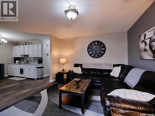 302 7Th Street E, Rosetown, SK - Indoor Photo Showing Living Room