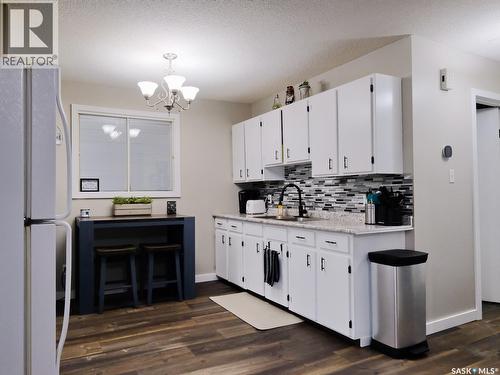 302 7Th Street E, Rosetown, SK - Indoor Photo Showing Kitchen With Double Sink