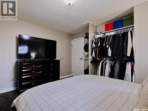 302 7Th Street E, Rosetown, SK - Indoor Photo Showing Bedroom