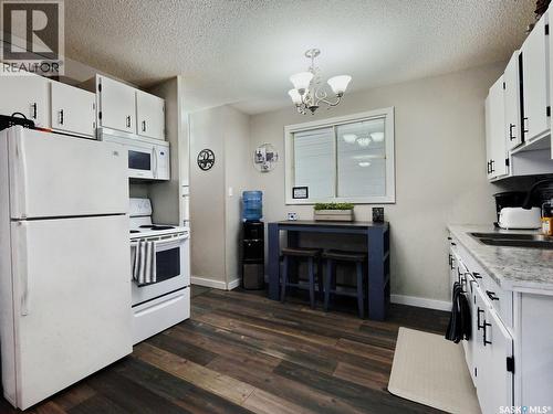 302 7Th Street E, Rosetown, SK - Indoor Photo Showing Kitchen
