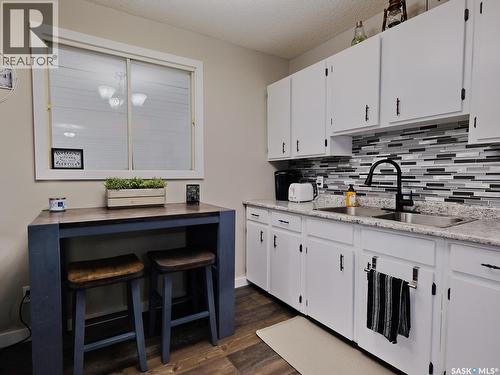 302 7Th Street E, Rosetown, SK - Indoor Photo Showing Kitchen With Double Sink