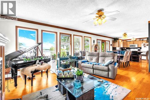 37 Mccrimmon Crescent, Shields, SK - Indoor Photo Showing Living Room