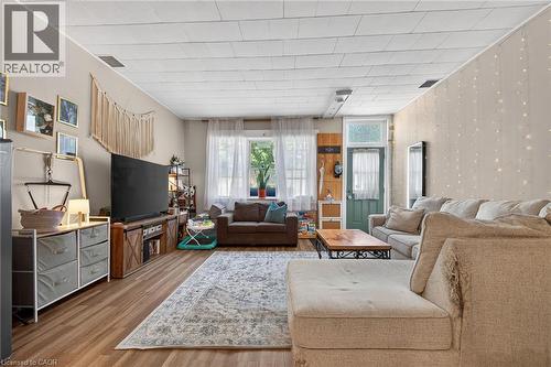 18 King Street Unit# A&B, Cayuga, ON - Indoor Photo Showing Living Room