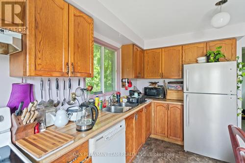 84 Long Drive, Whitby, ON - Indoor Photo Showing Kitchen With Double Sink