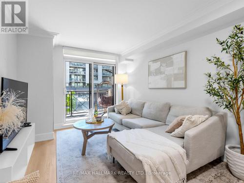 215 - 650 Sheppard Avenue E, Toronto, ON - Indoor Photo Showing Living Room