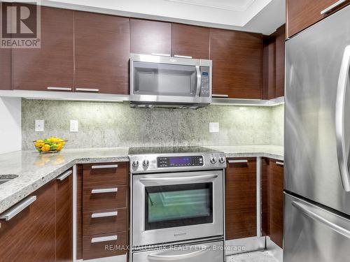 215 - 650 Sheppard Avenue E, Toronto, ON - Indoor Photo Showing Kitchen With Stainless Steel Kitchen With Upgraded Kitchen