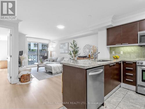 215 - 650 Sheppard Avenue E, Toronto, ON - Indoor Photo Showing Kitchen